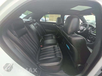 2022 Chrysler 300S – miniatura 16