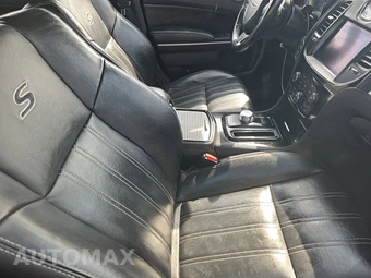 2022 Chrysler 300S – miniatura 8