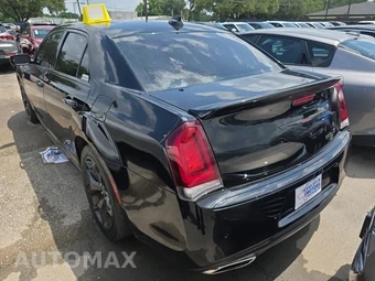 2022 Chrysler 300S – miniatura 6