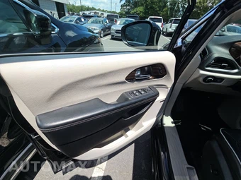 2022 Chrysler Pacifica Limited 121.6" WB - miniatura 9