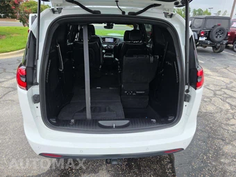 2022 Chrysler Pacifica Limited 121.6" WB - miniatura 11