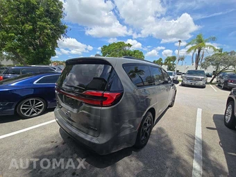 2022 Chrysler Pacifica Limited 121.6" WB - miniatura 3