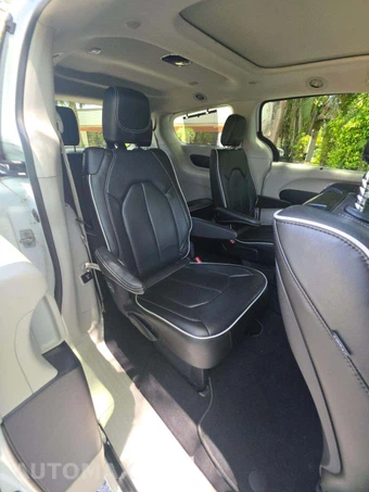 2022 Chrysler Pacifica Limited 121.6" WB - miniatura 17