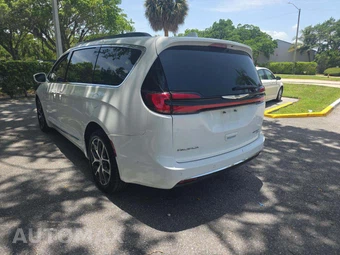 2022 Chrysler Pacifica Limited 121.6" WB - miniatura 2