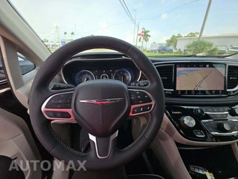 2022 Chrysler Pacifica Limited 121.6" WB - miniatura 10