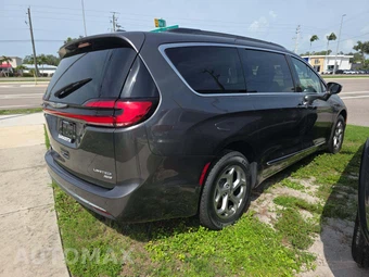 2022 Chrysler Pacifica Limited 121.6" WB - miniatura 3