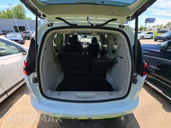 2022 Chrysler Pacifica Limited 121.6" WB - miniatura 15