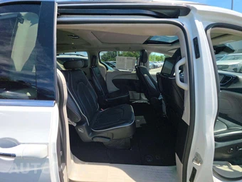 2022 Chrysler Pacifica Limited 121.6" WB - miniatura 17