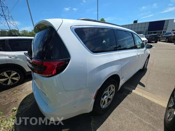 2022 Chrysler Pacifica Limited 121.6" WB - miniatura 3