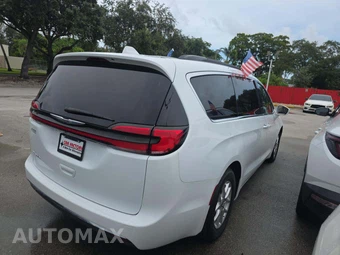 2022 Chrysler Pacifica Touring L 121.6" WB - miniatura 3