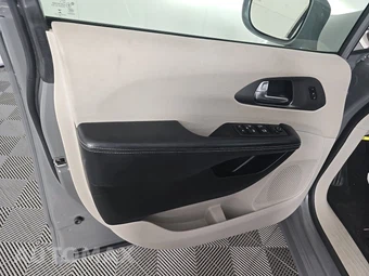 2022 Chrysler Pacifica Touring L 121.6" WB – miniatura 9