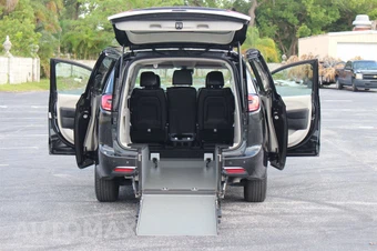 2022 Chrysler Pacifica Touring L 121.6" WB - miniatura 24