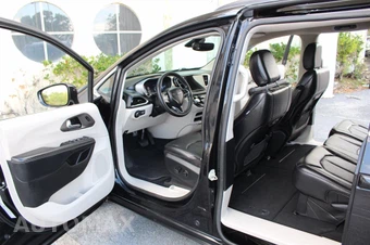 2022 Chrysler Pacifica Touring L 121.6" WB - miniatura 27