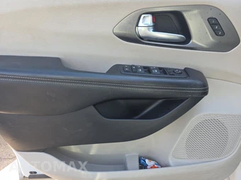 2022 Chrysler Pacifica Touring L 121.6" WB - miniatura 9