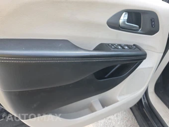 2022 Chrysler Pacifica Touring L 121.6" WB – miniatura 9