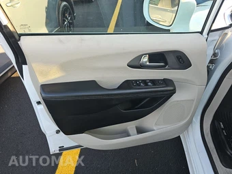 2022 Chrysler Pacifica Touring L 121.6" WB - miniatura 9