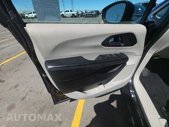 2022 Chrysler Pacifica Touring L 121.6" WB - miniatura 9