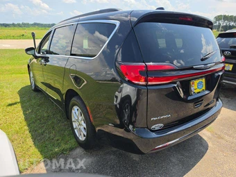 2022 Chrysler Pacifica Touring L 121.6" WB - miniatura 2