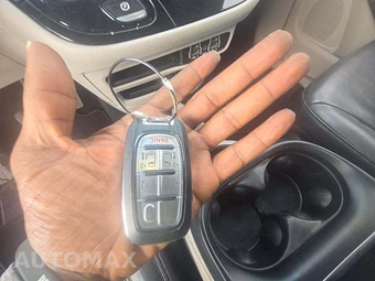 2022 Chrysler Pacifica Touring L 121.6" WB - miniatura 5