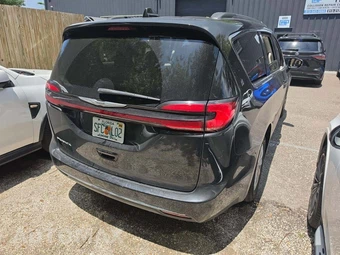 2022 Chrysler Pacifica Touring L 121.6" WB - miniatura 3