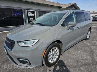 2022 Chrysler Pacifica Touring L 121.6" WB