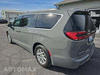 2022 Chrysler Pacifica Touring L 121.6" WB - miniatura 2