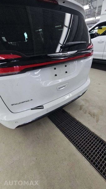 2022 Chrysler Pacifica Touring L 121.6" WB - miniatura 26