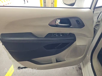 2022 Chrysler Pacifica Touring L 121.6" WB - miniatura 9