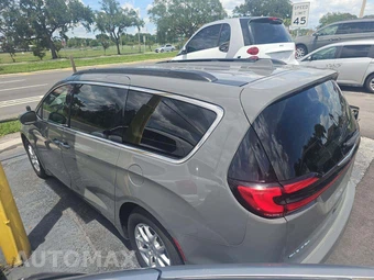 2022 Chrysler Pacifica Touring L 121.6" WB - miniatura 2