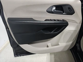 2022 Chrysler Pacifica Touring L 121.6" WB – miniatura 9