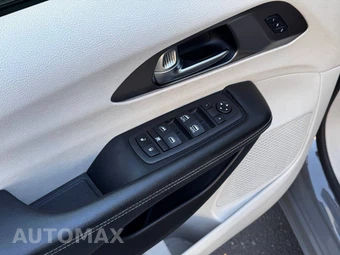 2022 Chrysler Pacifica Touring L 121.6" WB - miniatura 15