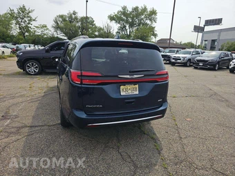 2022 Chrysler Pacifica Touring L 121.6" WB - miniatura 2