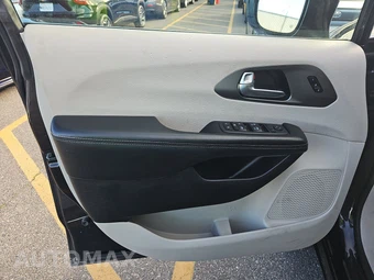 2022 Chrysler Pacifica Touring L 121.6" WB – miniatura 9
