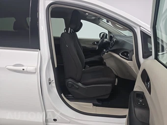 2022 Chrysler Voyager LX 121.6" WB - miniatura 8