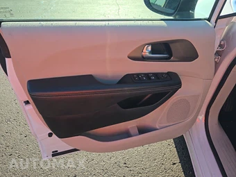 2022 Chrysler Voyager LX 121.6" WB - miniatura 9