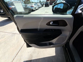 2022 Chrysler Voyager LX 121.6" WB - miniatura 9