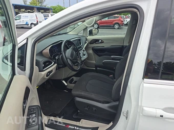 2022 Chrysler Voyager LX 121.6" WB - miniatura 7