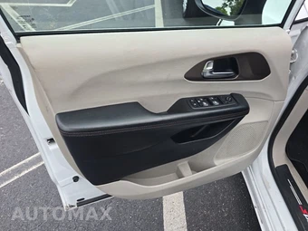 2022 Chrysler Voyager LX 121.6" WB - miniatura 9