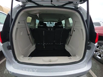2022 Chrysler Voyager LX 121.6" WB - miniatura 17