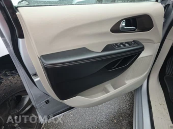 2022 Chrysler Voyager LX 121.6" WB - miniatura 9