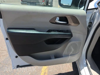 2022 Chrysler Voyager LX 121.6" WB – miniatura 9