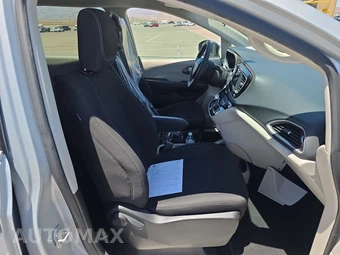 2022 Chrysler Voyager LX 121.6" WB - miniatura 8