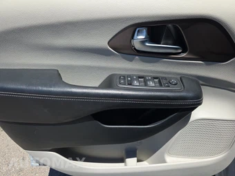 2022 Chrysler Voyager LX 121.6" WB - miniatura 9