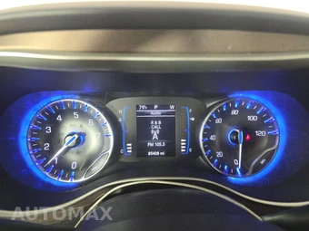 2022 Chrysler Voyager LX 121.6" WB - miniatura 12