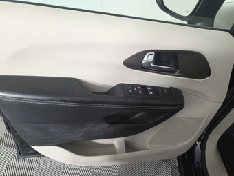 2022 Chrysler Voyager LX 121.6" WB - miniatura 9