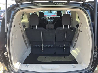 2022 Chrysler Voyager LX 121.6" WB - miniatura 17