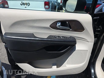 2022 Chrysler Voyager LX 121.6" WB - miniatura 9