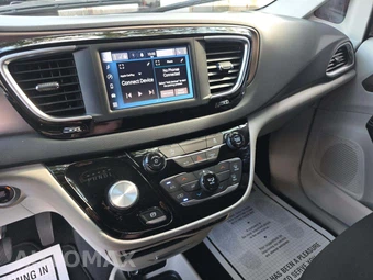 2022 Chrysler Voyager LX 121.6" WB - miniatura 10