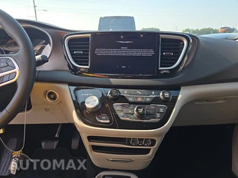 2022 Chrysler Voyager LX 121.6" WB - miniatura 11