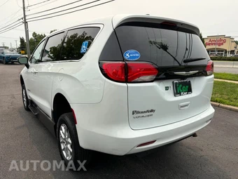 2022 Chrysler Voyager LX 121.6" WB - miniatura 13